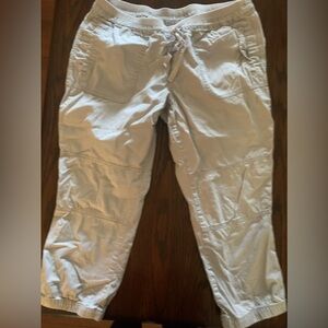 Women’s capris old navy size large Cream color